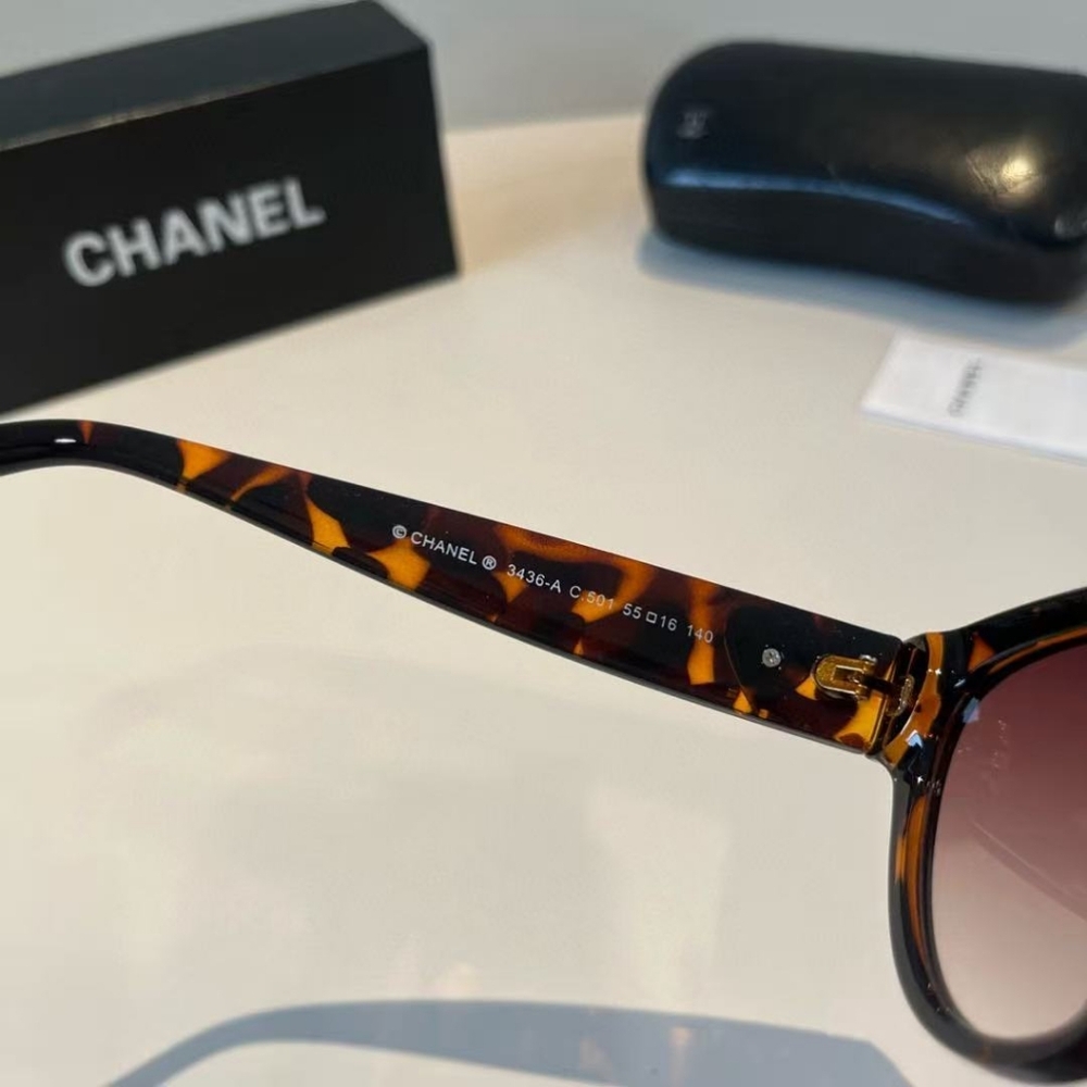 Chanel Butterfly tortoiseshell Sunglasses - Picture 9 of 9
